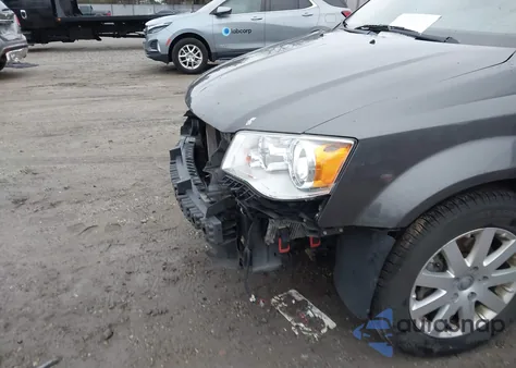 2016 Chrysler Town & Country Touring z USA, uszkodzony, nr VIN 2C4RC1BG9GR252487